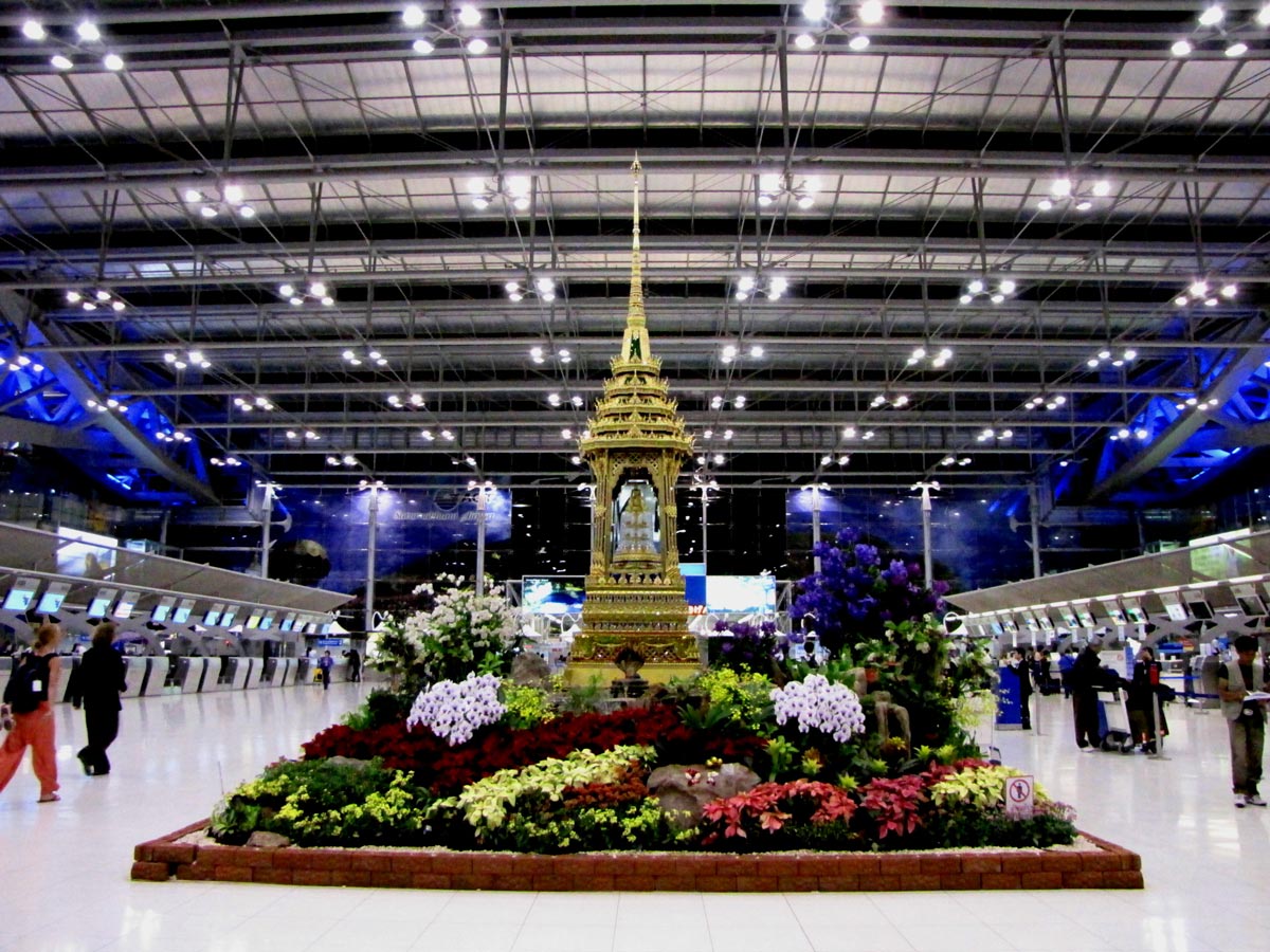 Отели в аэропорту бангкока. Аэропорт Бангкока Суварнабхуми. Международный аэропорт «Суварнабхуми», Бангкок, Таиланд. Суварнабхуми Интернешнл Бангкок. Аэропорт Бангкок BKK это.